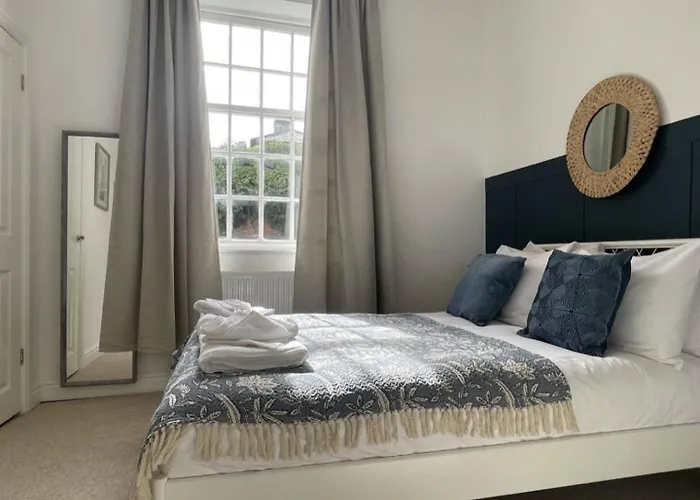 Comfy, Modern, Convenient, Parking!
